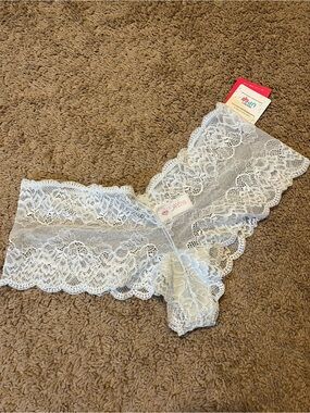 NWT White Lace Cheeky Panty